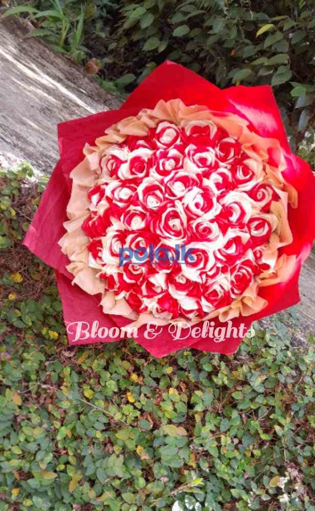 Big red and off white mixed flower bouquet - photo 4