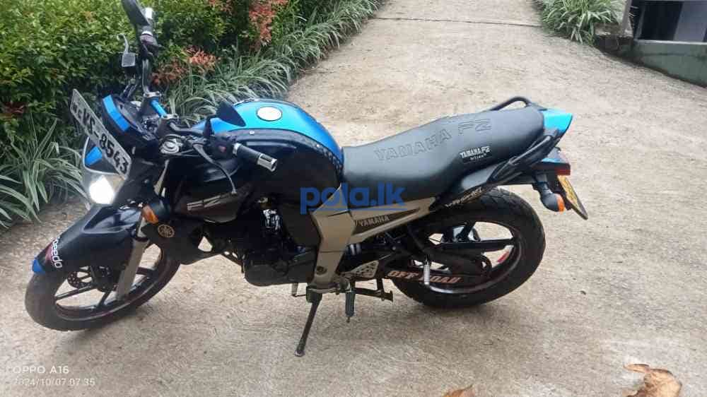 Yamaha FZ version 1 - photo 2