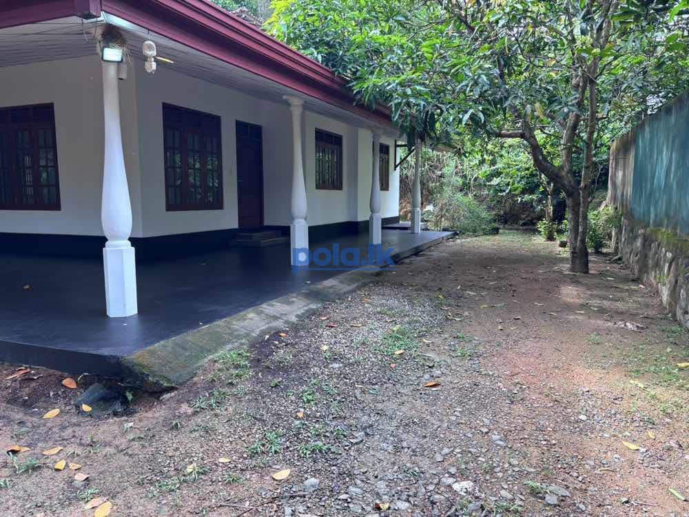 House with 30 Perch land near Karapitiya - photo 3