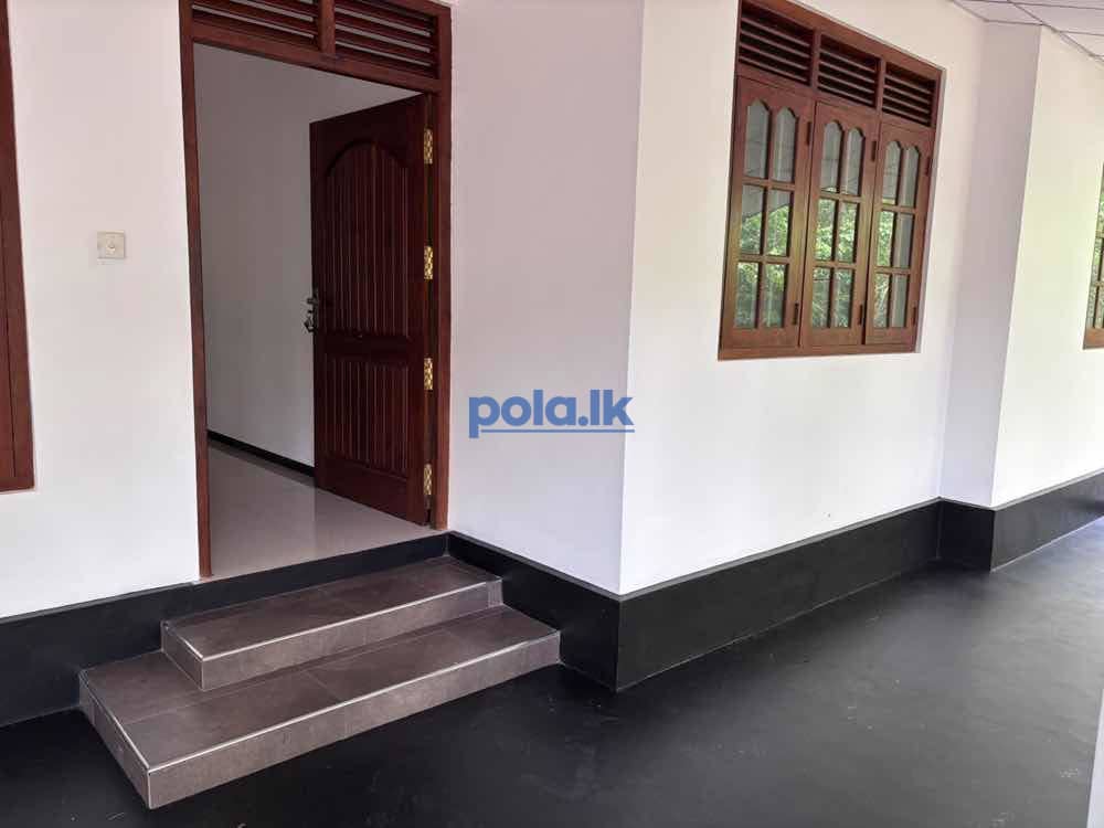 House with 30 Perch land near Karapitiya - photo 4