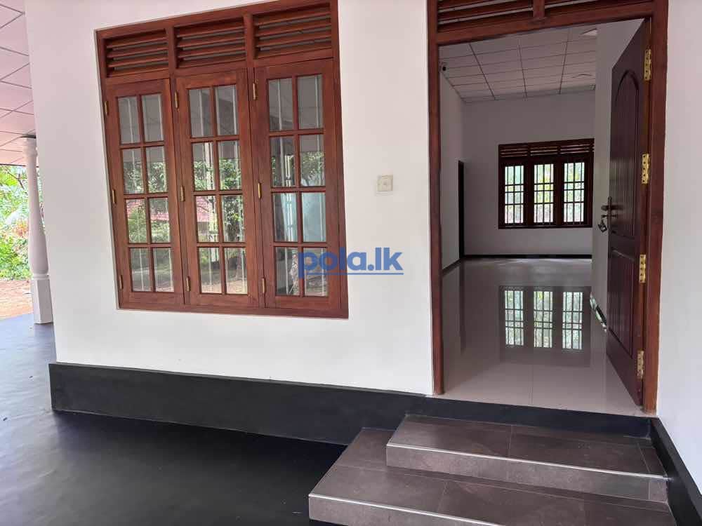 House with 30 Perch land near Karapitiya - photo 1