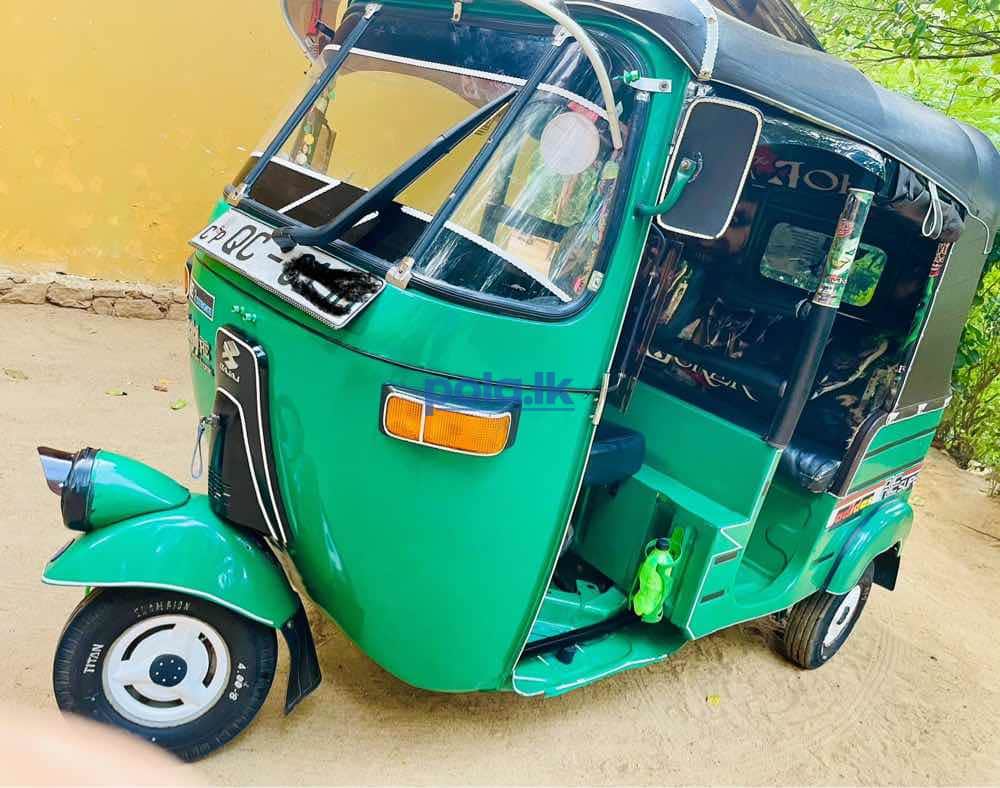 Bajaj three wheeler - photo 5