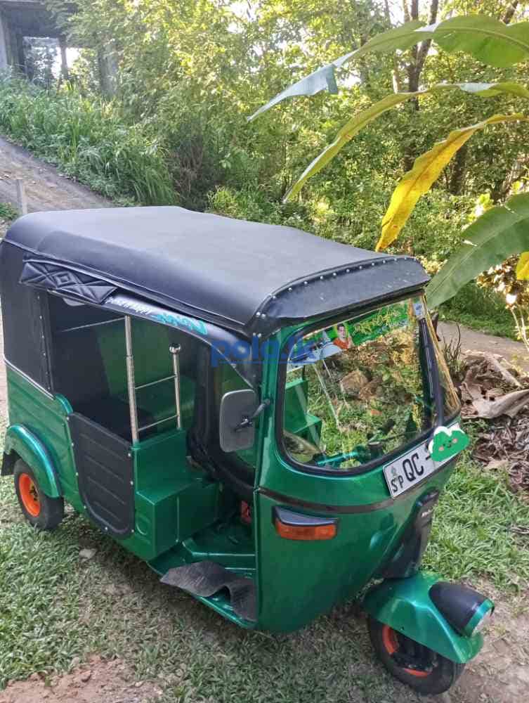 Bajaj three-wheeler - photo 4
