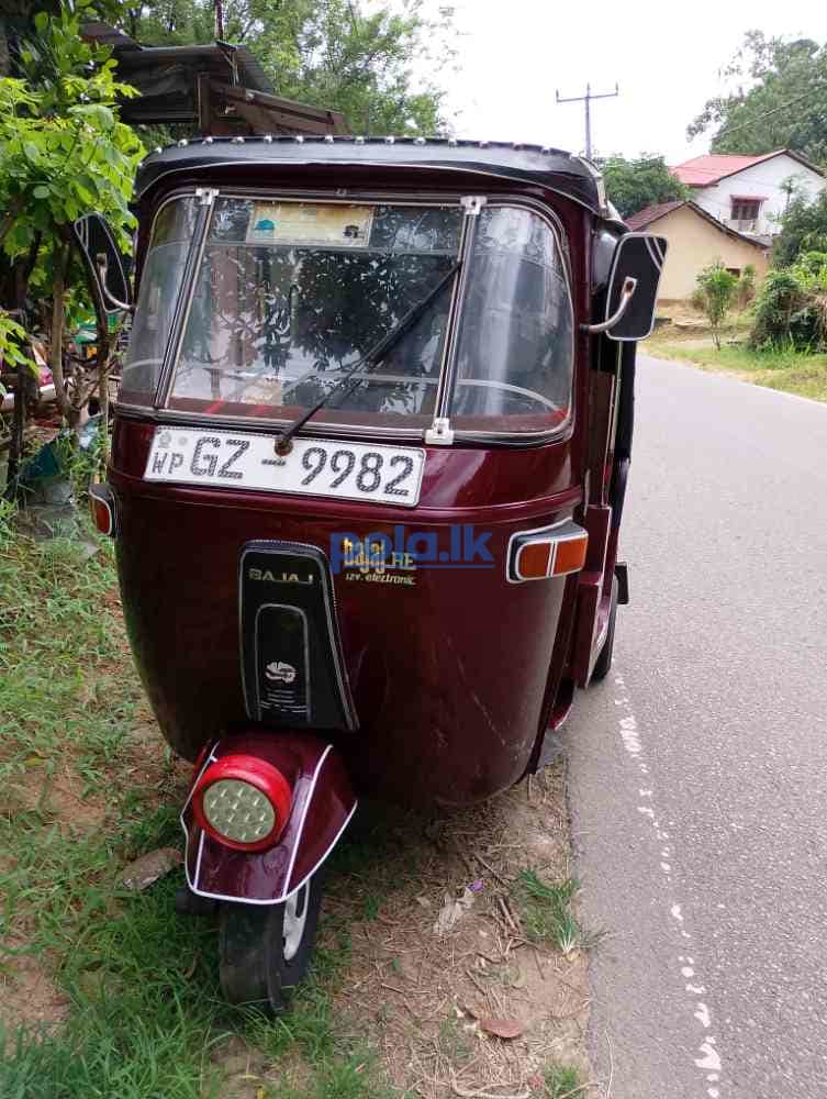 Bajaj three-wheeler - photo 1