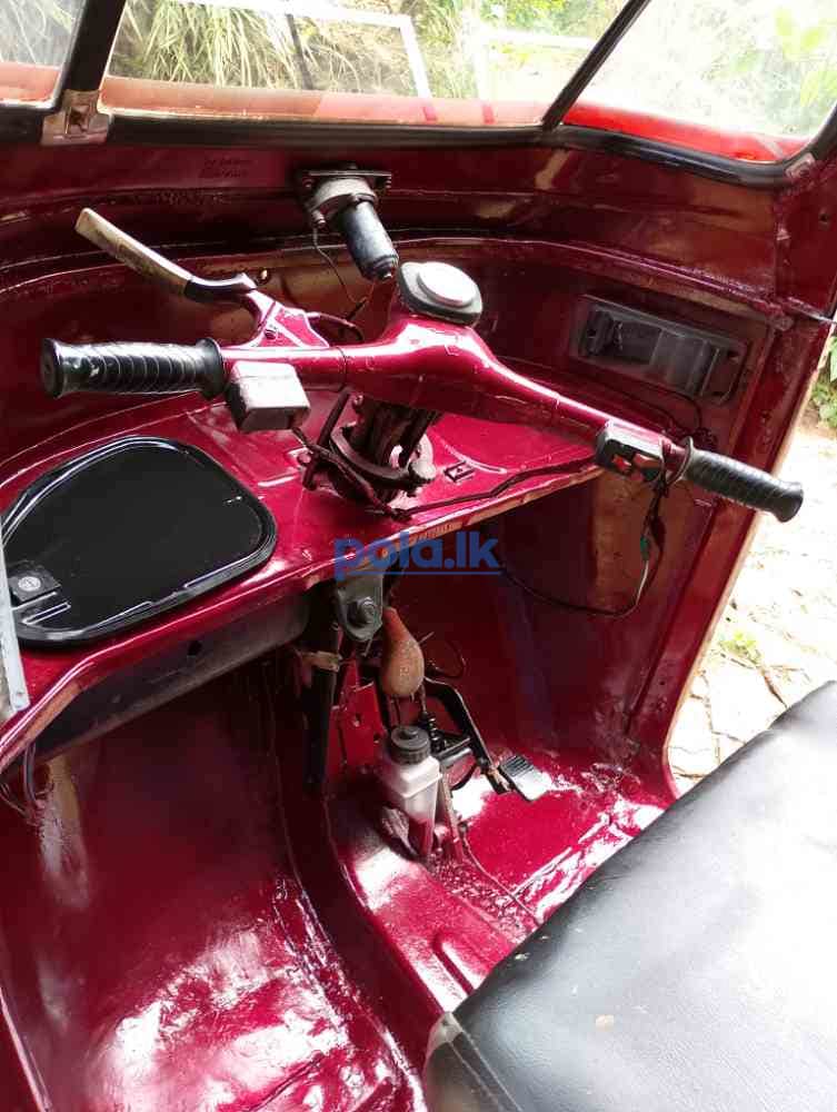 Bajaj three-wheeler - photo 4