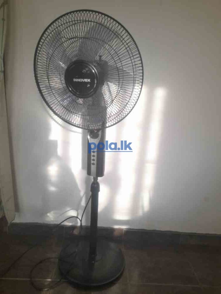 Pedastal fan and box fan. - photo 2