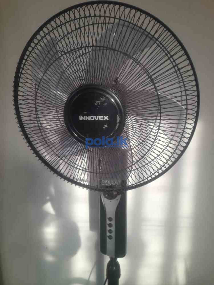 Pedastal fan and box fan. - photo 1