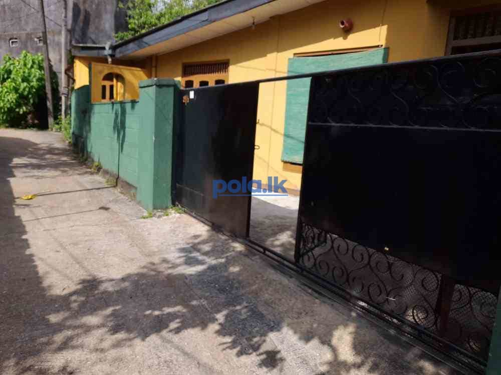 House for sale in nugegoda - photo 1