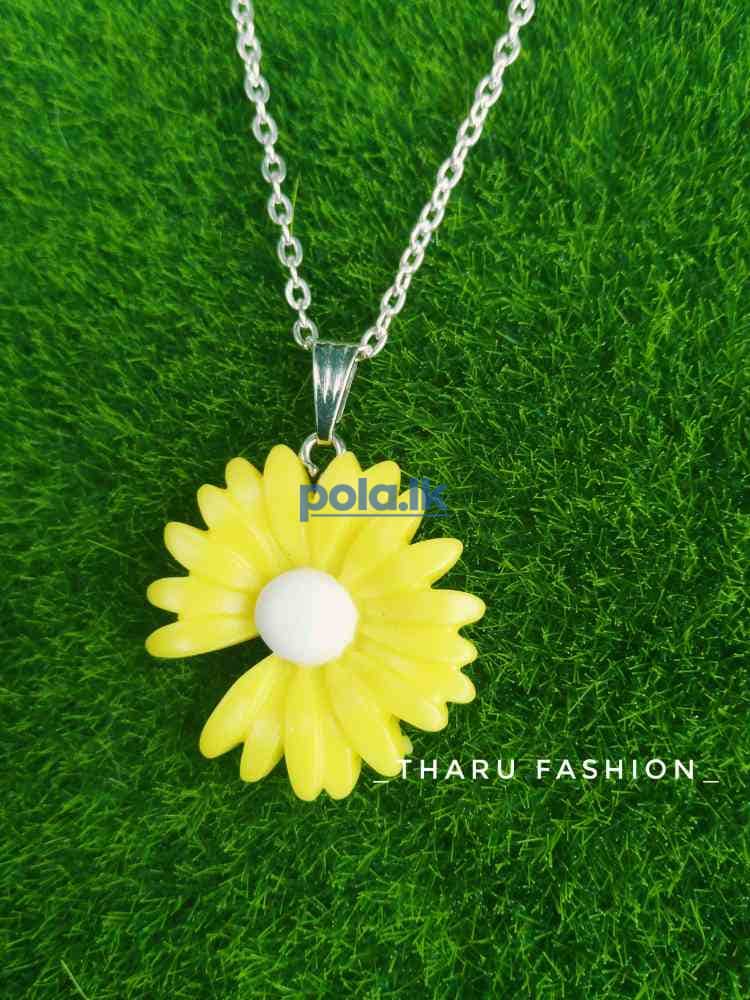 Flower necklace - photo 1