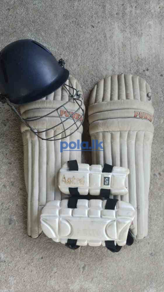 Cricket pads & helmet - photo 1