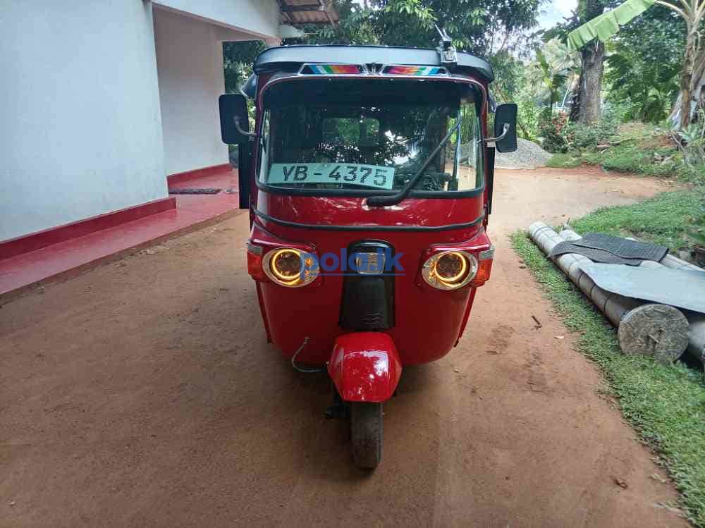 Bajaj three-wheeler - photo 2