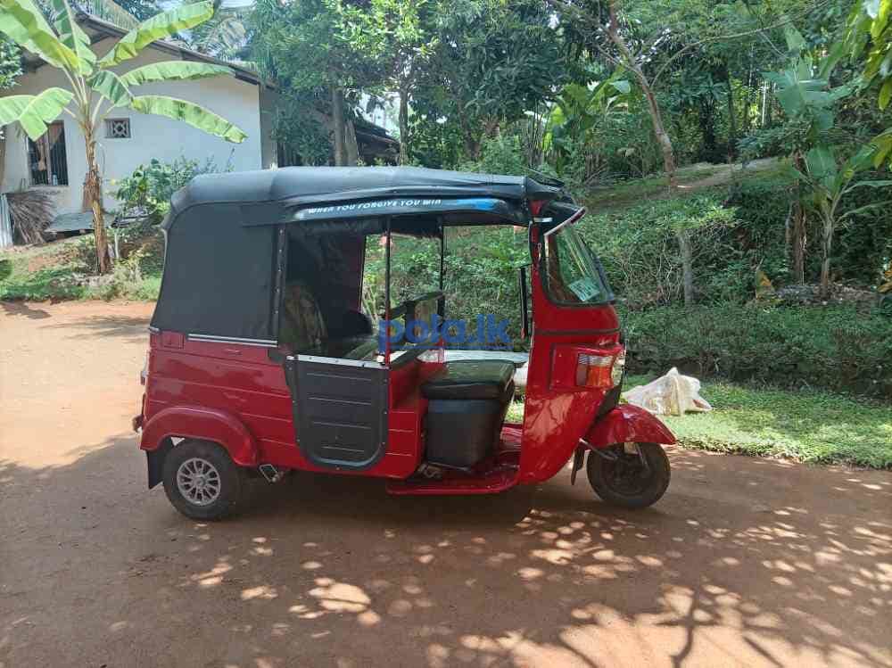 Bajaj three-wheeler - photo 1