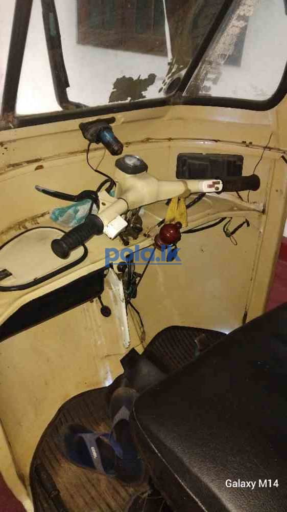 Bajaj three-wheeler - photo 3
