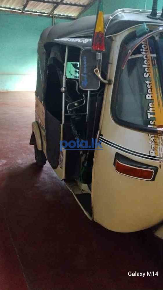 Bajaj three-wheeler - photo 2