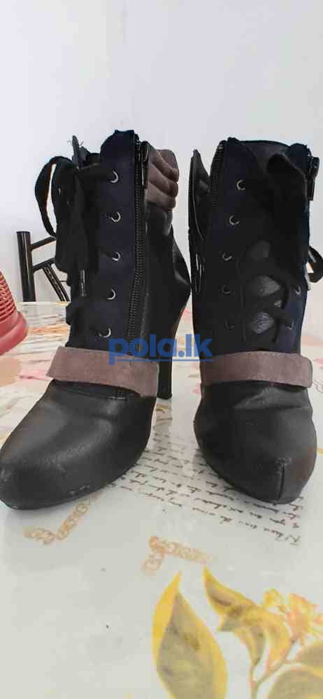 Used ladies boots size 35 only - photo 1