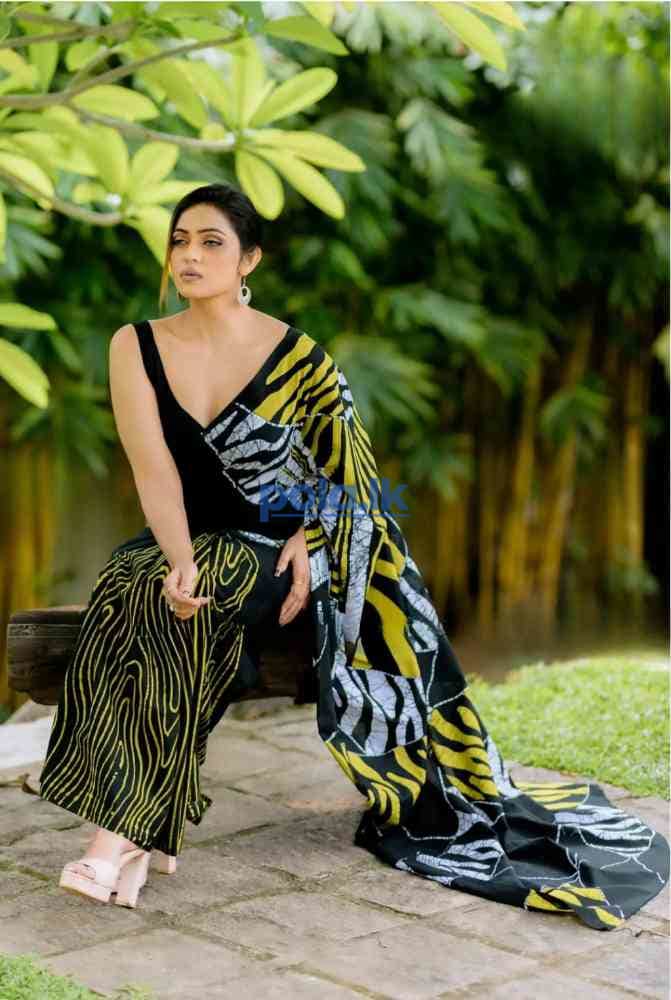 Indian bathik Saree for elegant look - photo 1