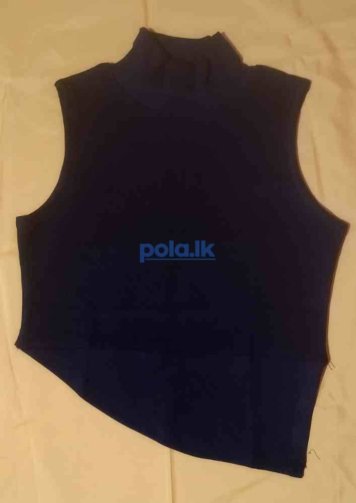 Sleeveless slim fit crop top - photo 4