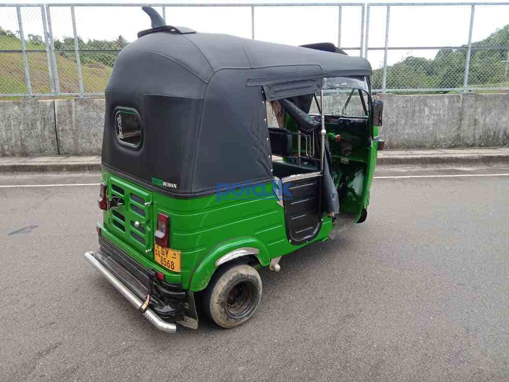 Bajaj three-wheeler - photo 2