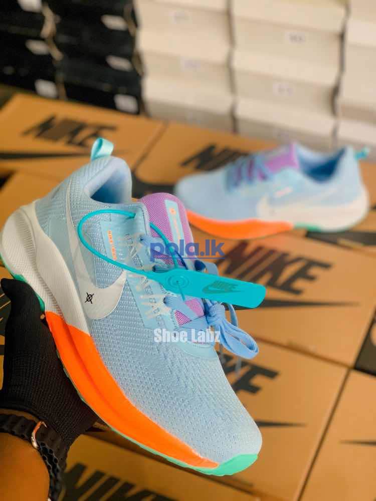 Nike running shoes - photo 1