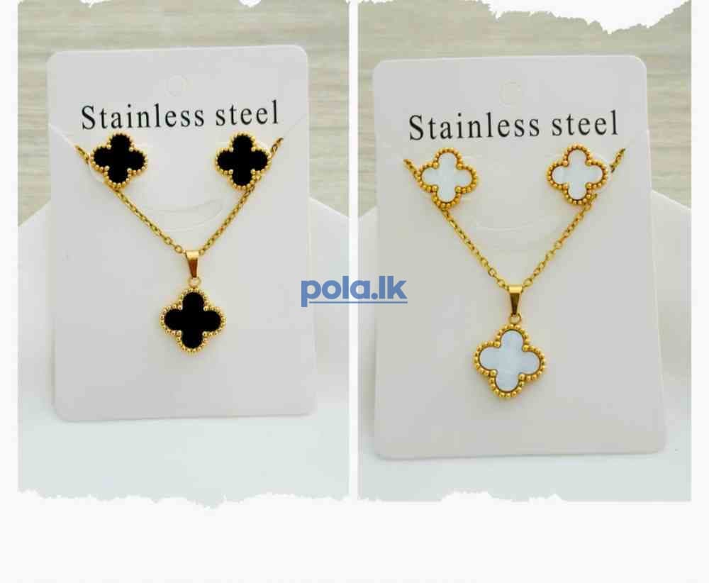 Earrings and necklace - photo 1