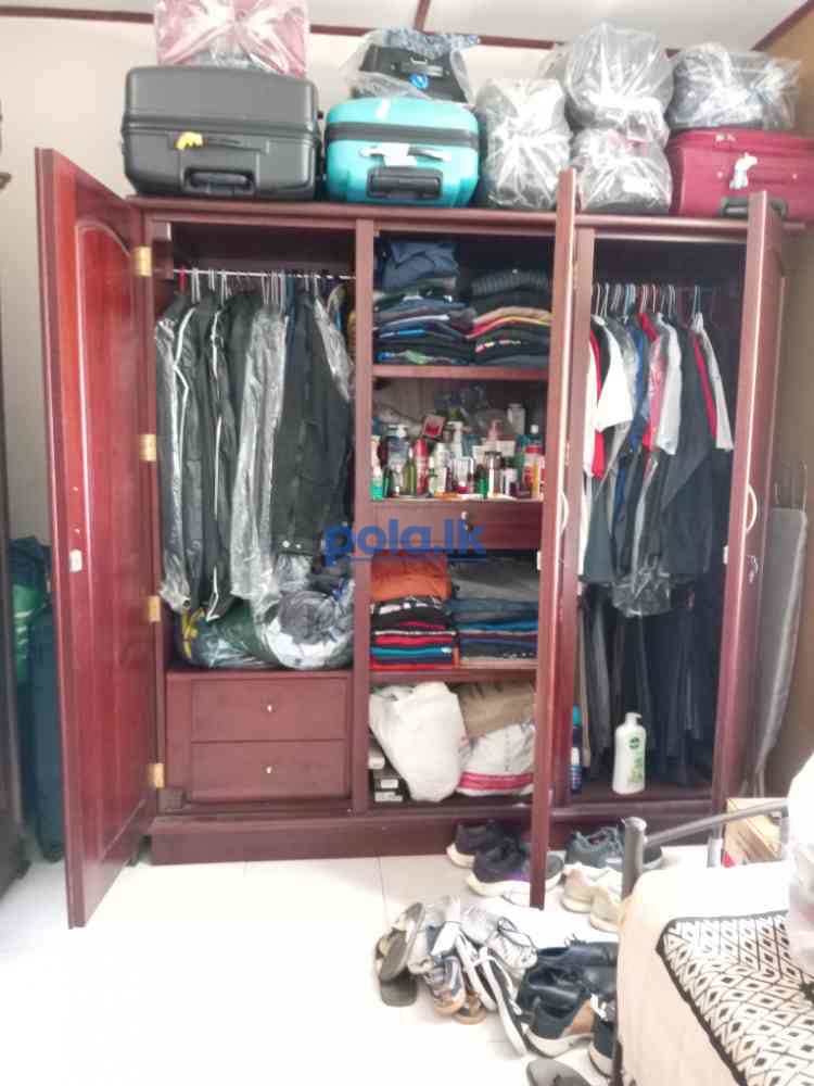 3 Door mahogany wardrobe for sale - photo 2