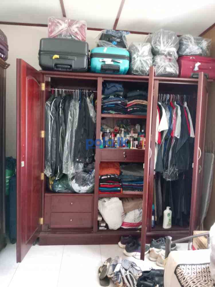 3 Door mahogany wardrobe for sale - photo 3