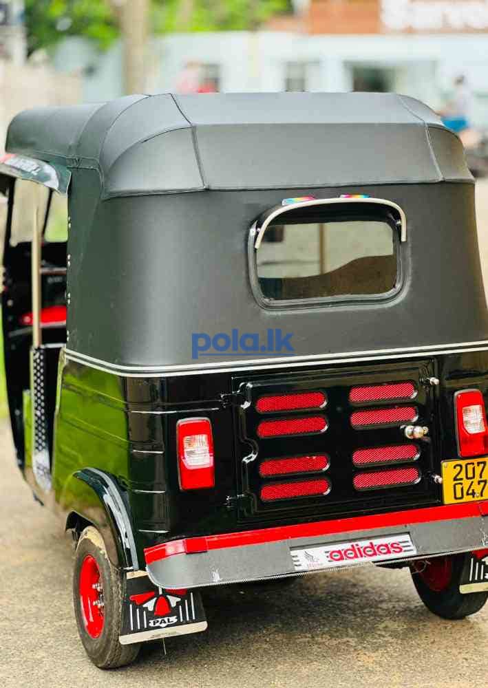 Bajaj three-wheeler - photo 1