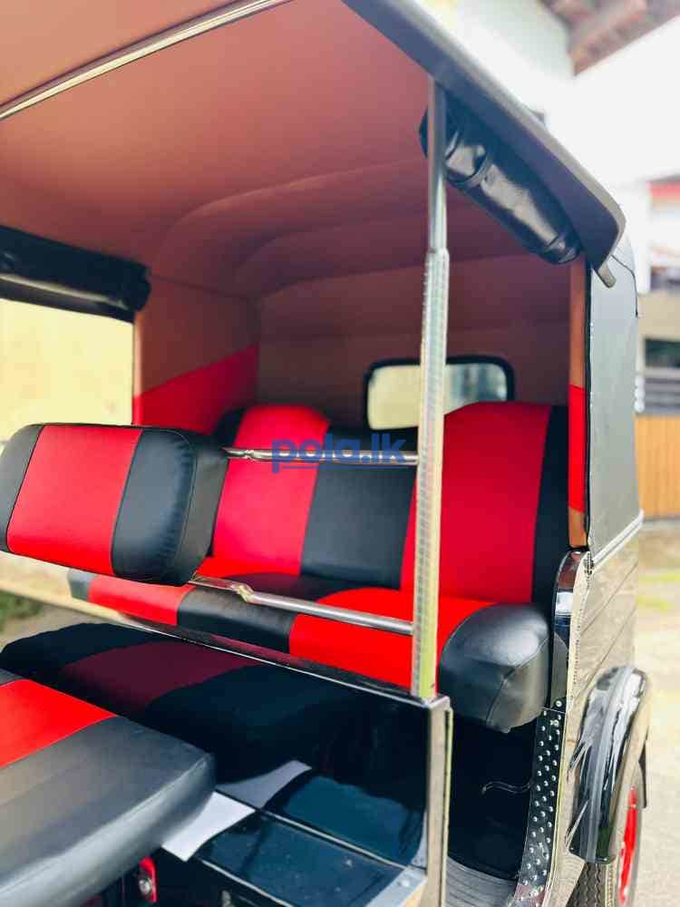 Bajaj three-wheeler - photo 2