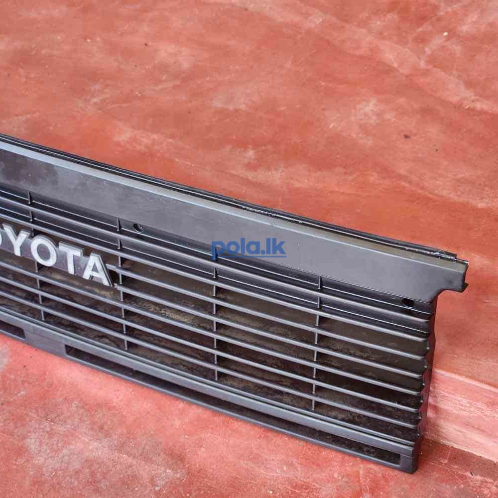 Toyota Hiace LH51 front grill 1989 - photo 4