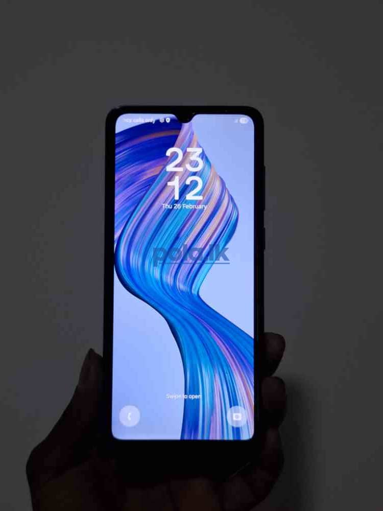 Samsung F05 - photo 2