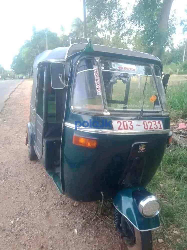 Bajaj three-wheeler - photo 2