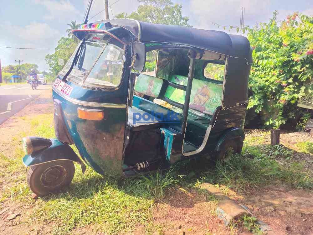 Bajaj three-wheeler - photo 1