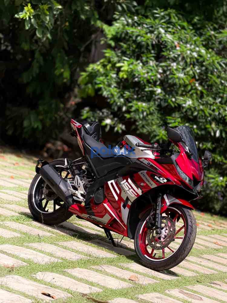 Yamaha R15 - photo 6