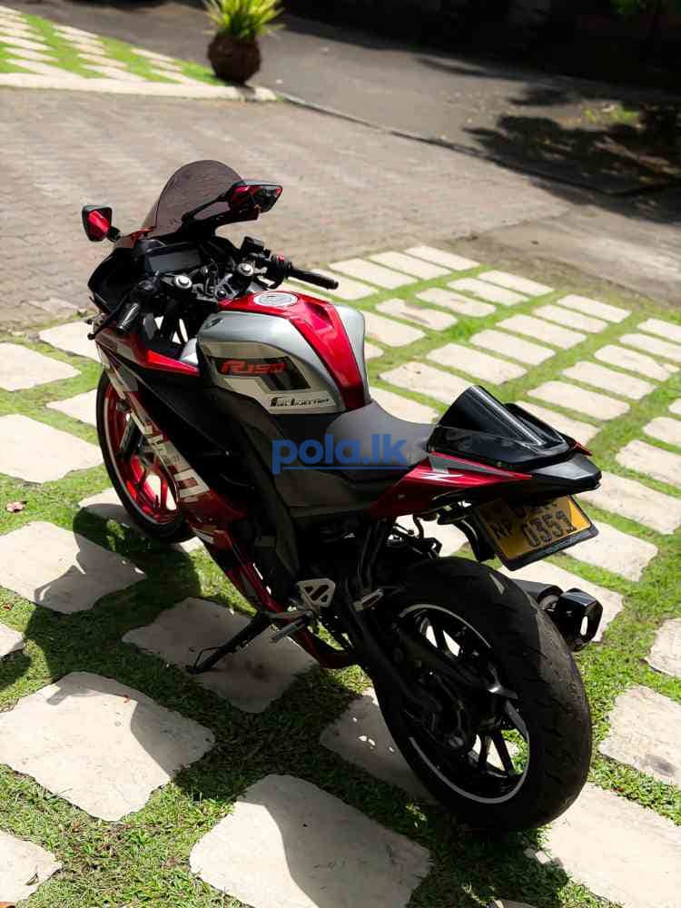 Yamaha R15 - photo 12