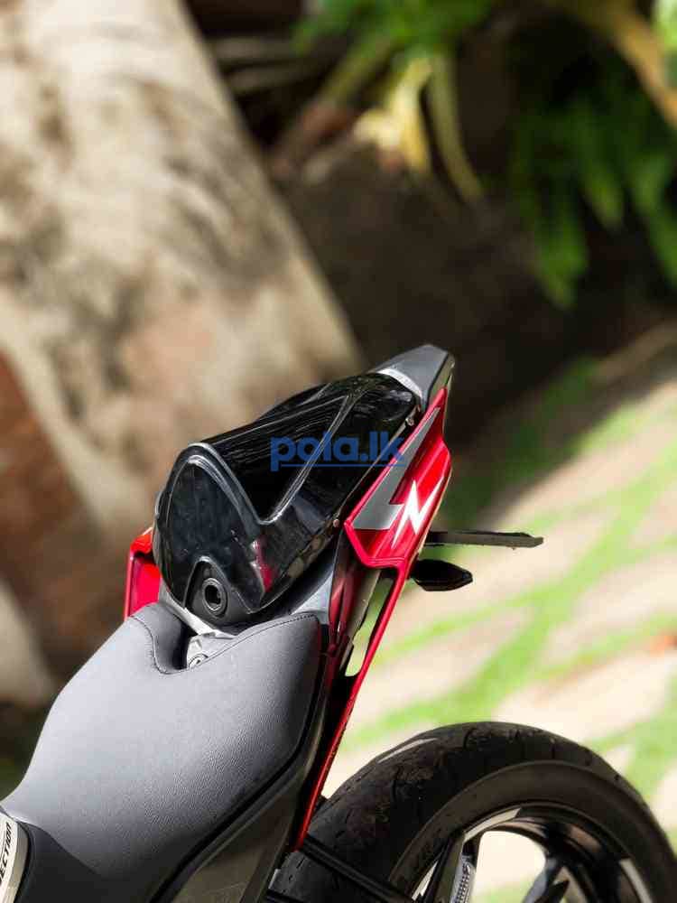 Yamaha R15 - photo 9