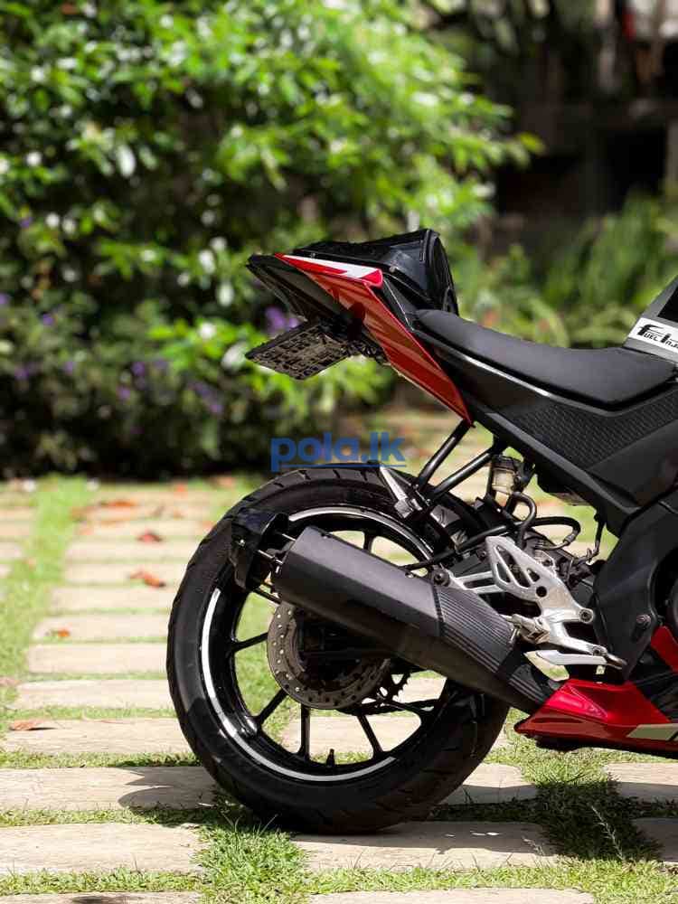 Yamaha R15 - photo 2