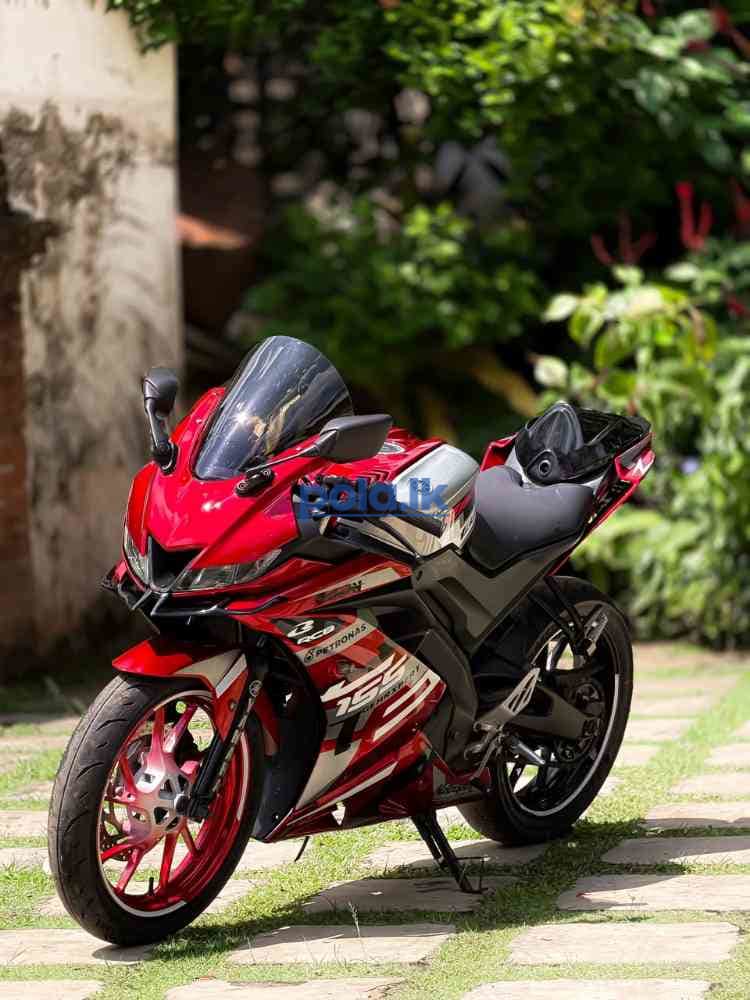 Yamaha R15 - photo 8