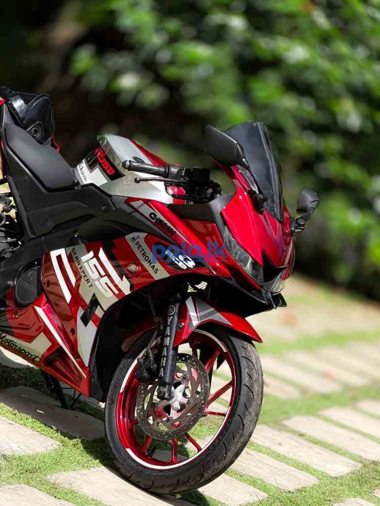 Yamaha R15 - photo 1