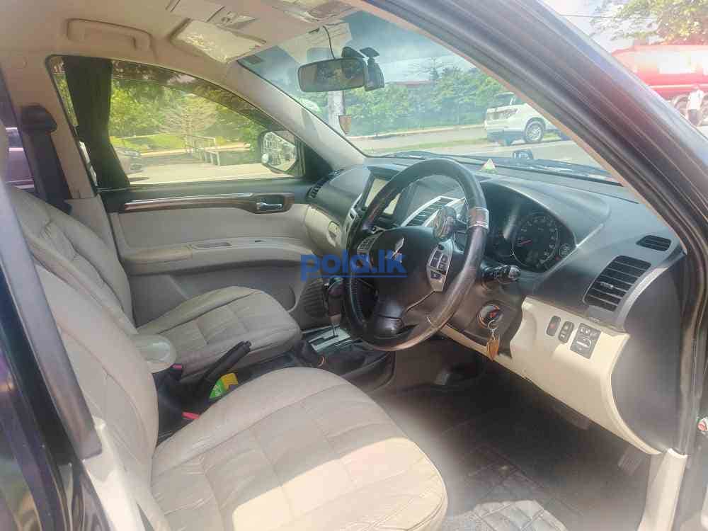 Mitsubishi montero sport - photo 6