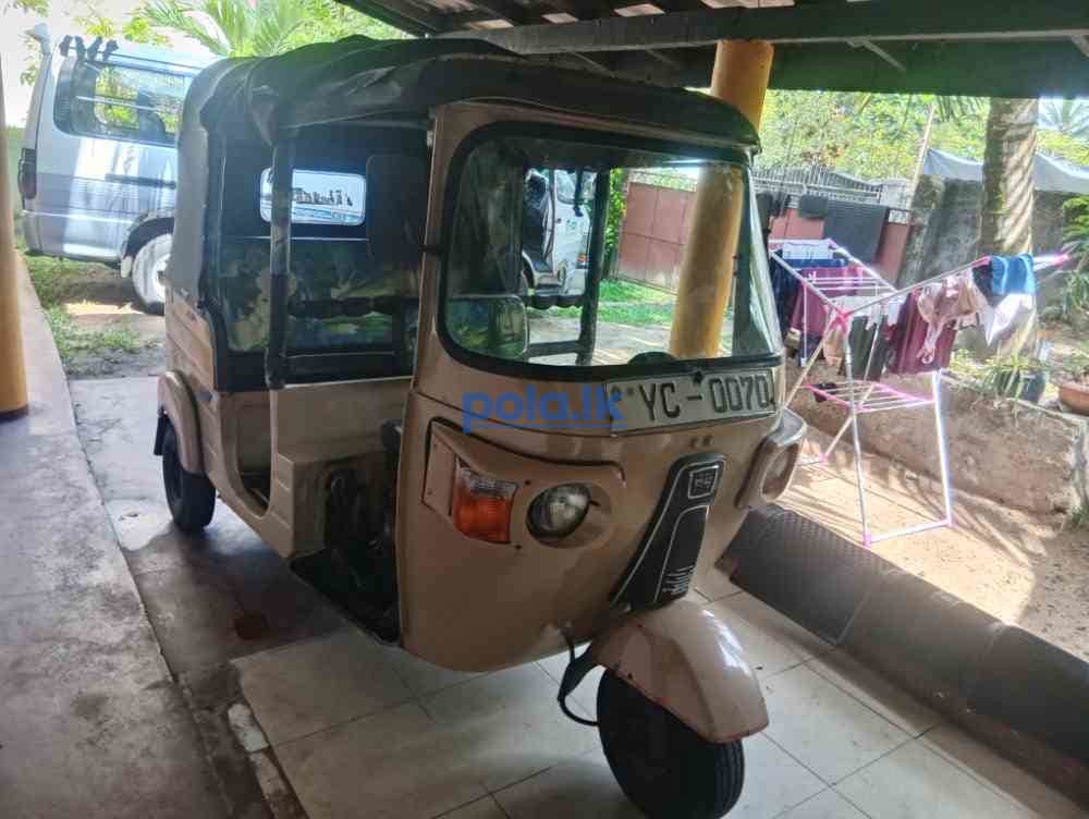 Bajaj three-wheeler - photo 4