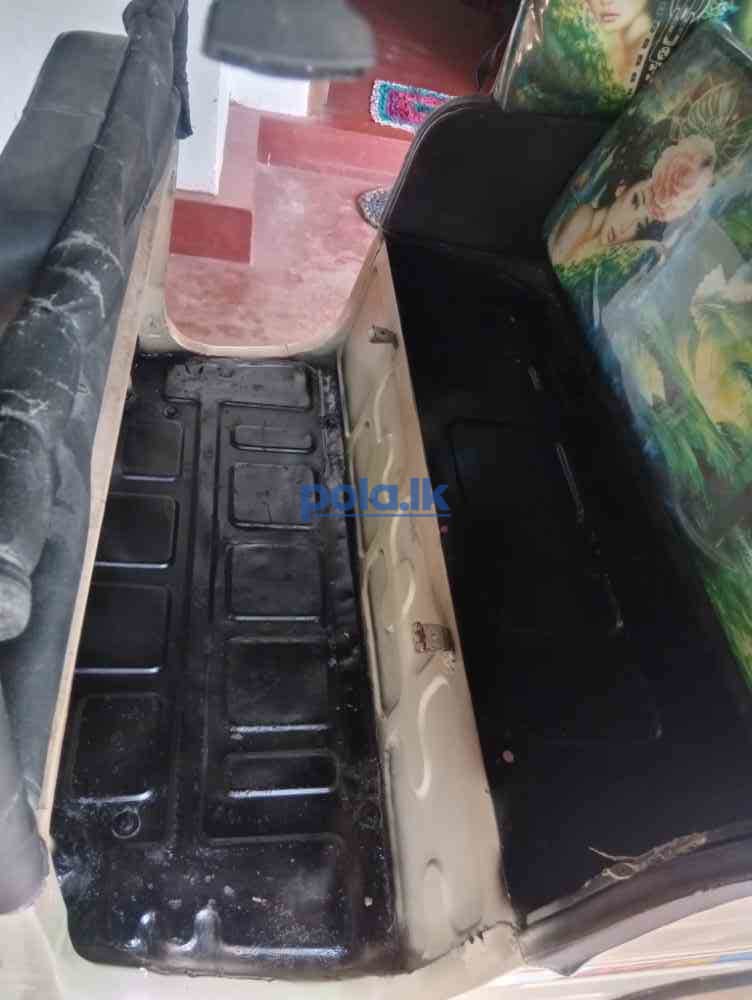 Bajaj three-wheeler - photo 2
