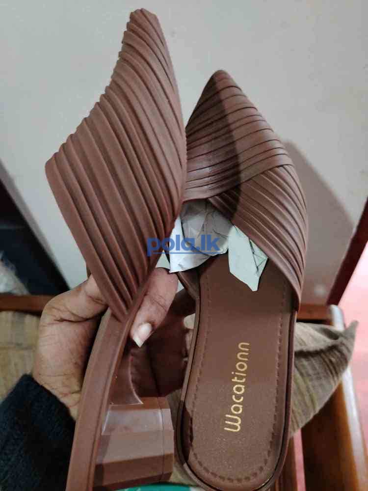 Woman fashionable shoes - photo 5