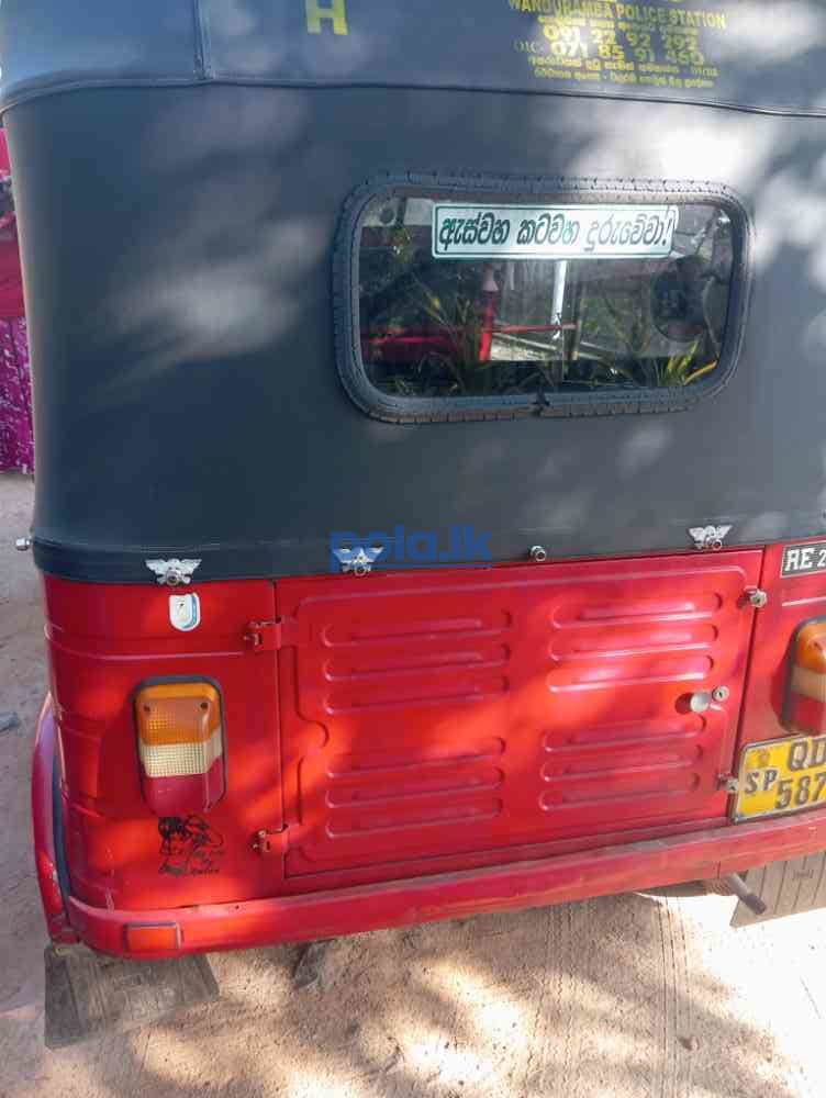 Bajaj three-wheeler - photo 2