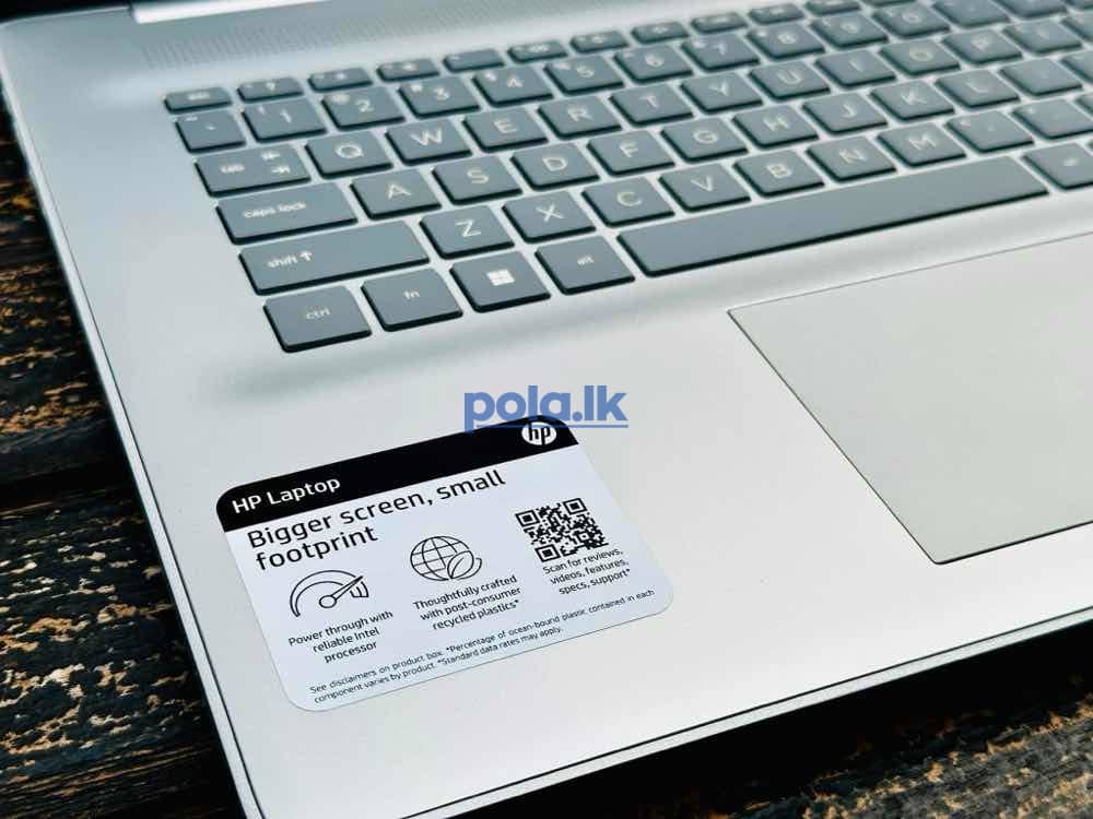 HP 17 12th gen core i3 - photo 2