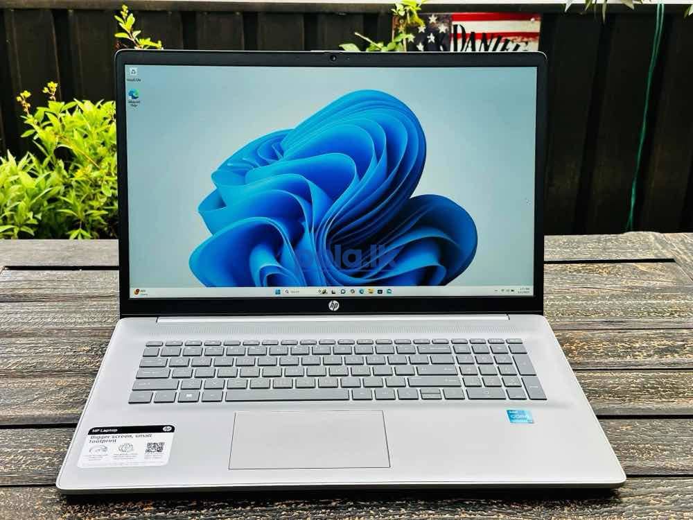 HP 17 12th gen core i3 - photo 1