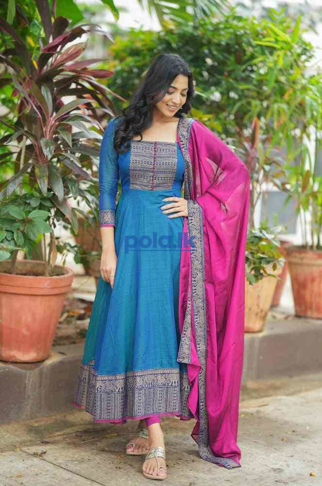 Gown with dupatta - photo 2