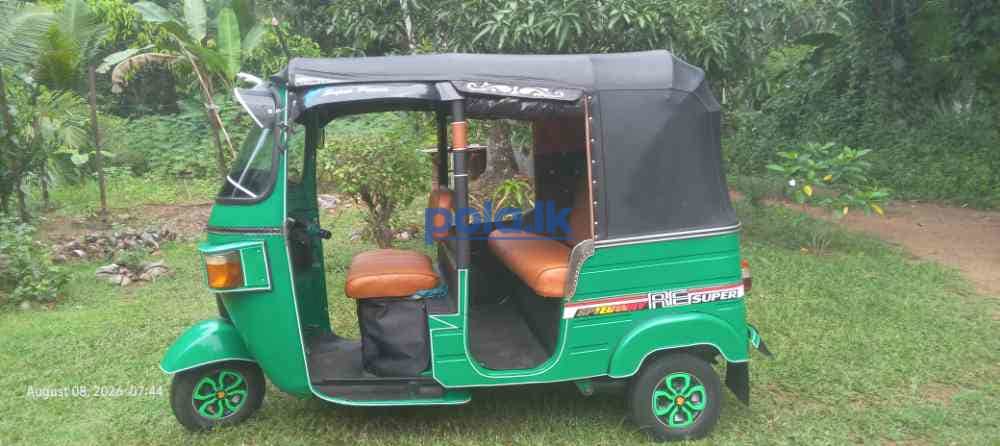 Bajaj 4 stroke three-wheeler - photo 2
