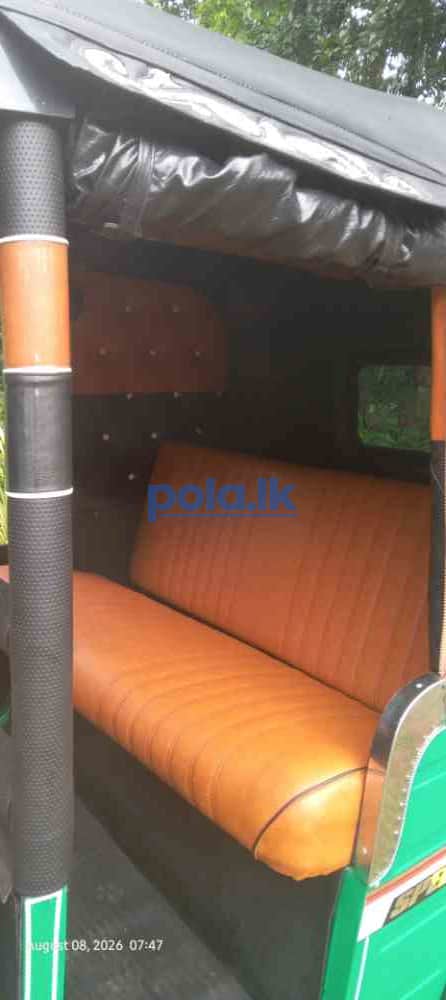 Bajaj 4 stroke three-wheeler - photo 10
