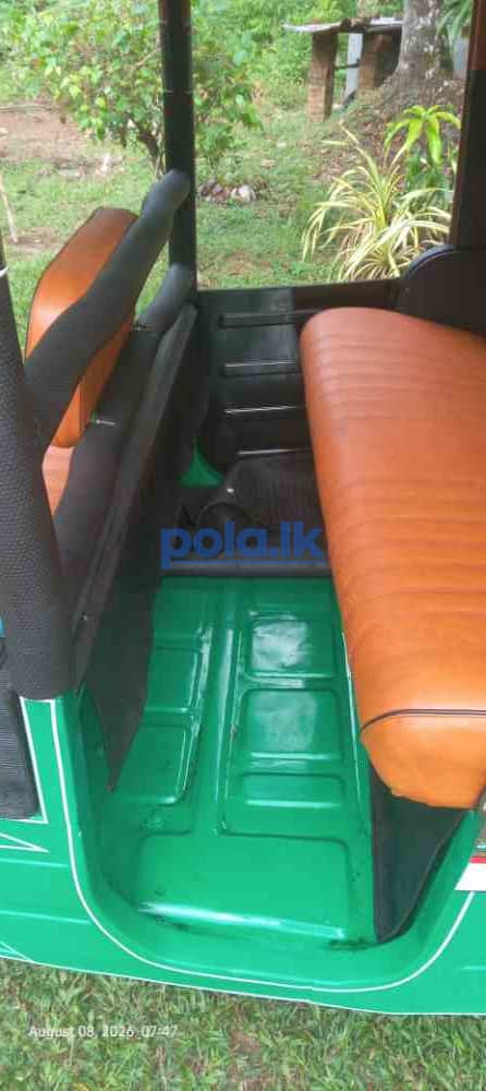 Bajaj 4 stroke three-wheeler - photo 7