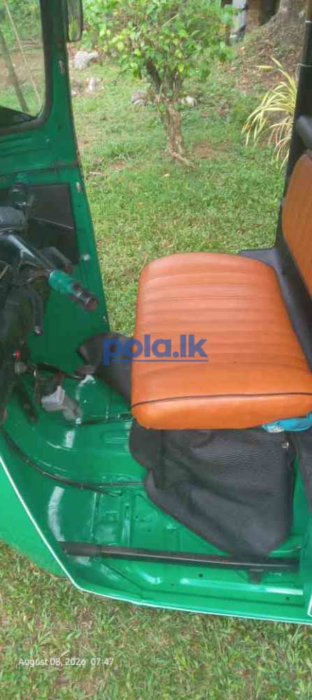 Bajaj 4 stroke three-wheeler - photo 8